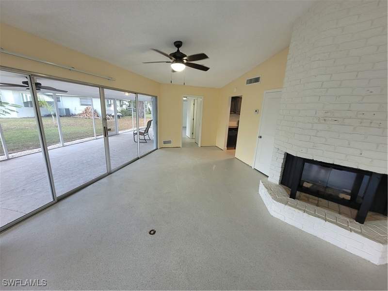 2 bedroom SingleFamilyResidence at 10131 Main Dr, Nuttinglikit Grove, Bonita Springs — photo 4