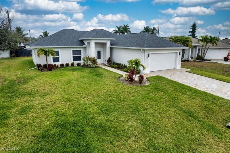 3 bedroom SingleFamilyResidence at 1633 SW 43rd St, Cape Coral, Cape Coral — photo 2