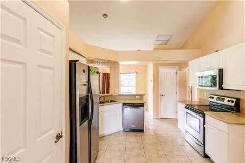2611 65th St W, Lehigh Acres FL - photo 10 of 33