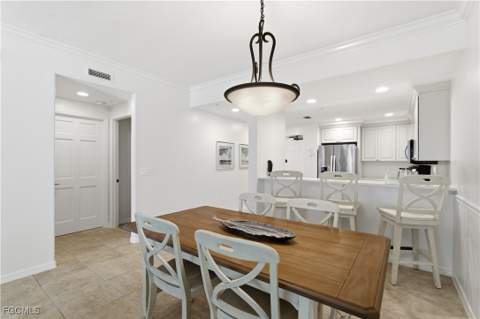221 9th St S 207, Naples FL - photo 12 of 39