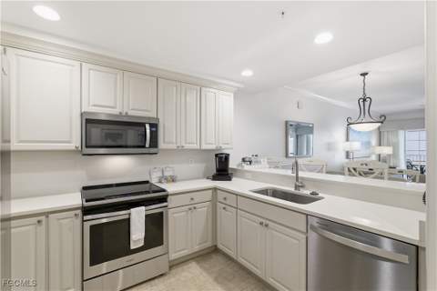 221 9th St S 207, Naples FL - photo 16 of 39