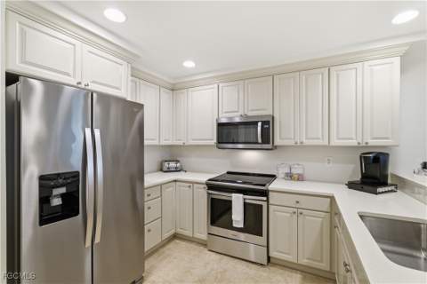 221 9th St S 207, Naples FL - photo 17 of 39