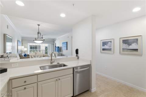 221 9th St S 207, Naples FL - photo 18 of 39