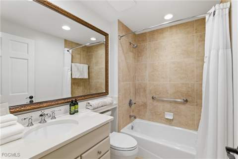 221 9th St S 207, Naples FL - photo 20 of 39