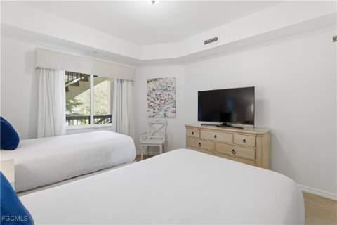 221 9th St S 207, Naples FL - photo 23 of 39
