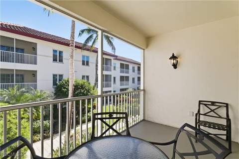 221 9th St S 207, Naples FL - photo 9 of 39