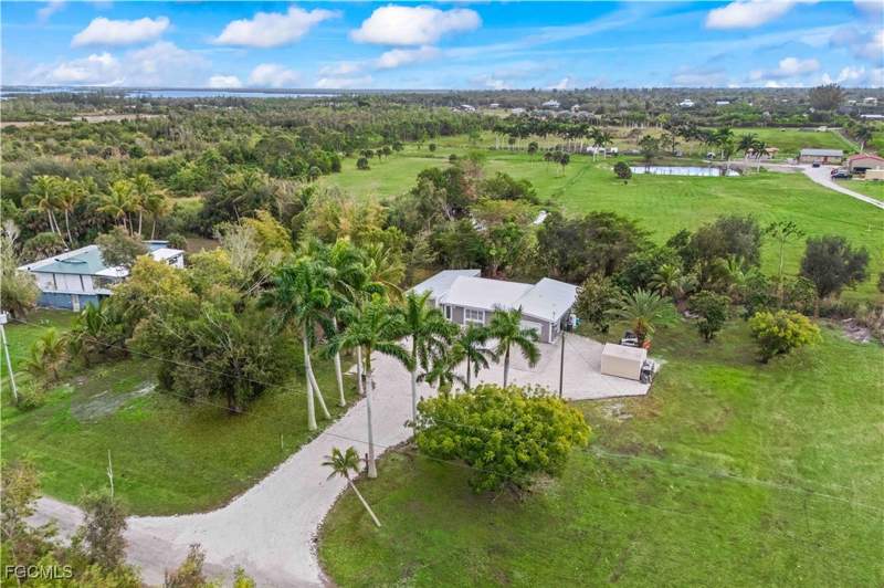3 bedroom SingleFamilyResidence at 5675 Sandal Ln, Kreamers Avocado Subd, Bokeelia — photo 3