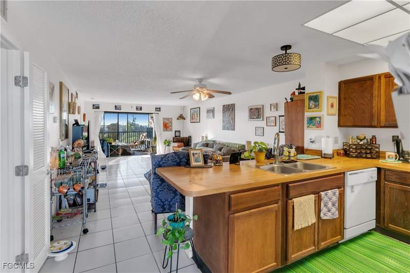 2 bedroom Condominium at 3458 Hancock Bridge Pkwy 141, Parkway Condo, North Fort Myers — photo 4
