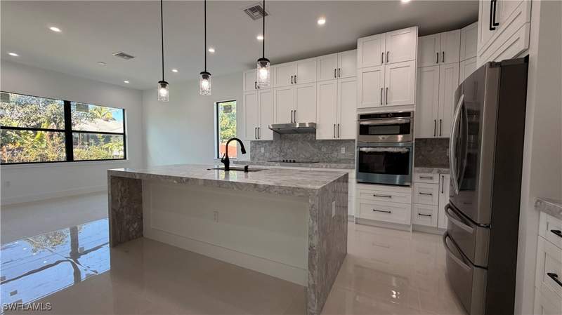 4 bedroom SingleFamilyResidence at 4710 Acadia Ln, Hallendale, Naples — photo 3