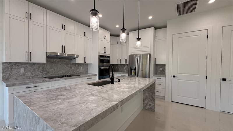 4 bedroom SingleFamilyResidence at 4710 Acadia Ln, Hallendale, Naples — photo 4