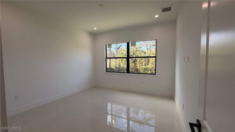 4 bedroom SingleFamilyResidence at 4710 Acadia Ln, Hallendale, Naples — photo 5
