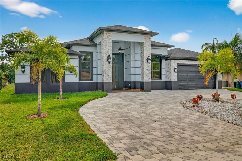 5 bedroom SingleFamilyResidence at 10318 St Patrick Ln, Fairway Estates, Bonita Springs — photo 3