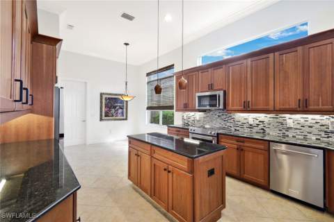 18190 Parkside Greens Dr, Fort Myers FL - photo 6 of 38