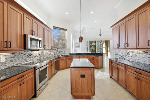18190 Parkside Greens Dr, Fort Myers FL - photo 8 of 38