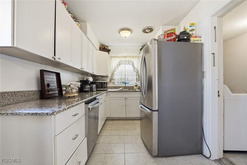 3 bedroom SingleFamilyResidence at 2431 Hunter Ter, Fort Myers, Fort Myers — photo 2