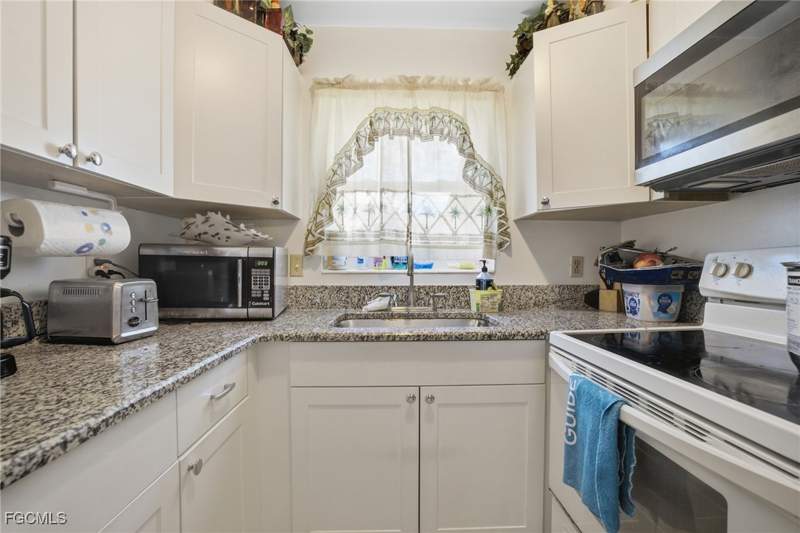 3 bedroom SingleFamilyResidence at 2431 Hunter Ter, Fort Myers, Fort Myers — photo 4