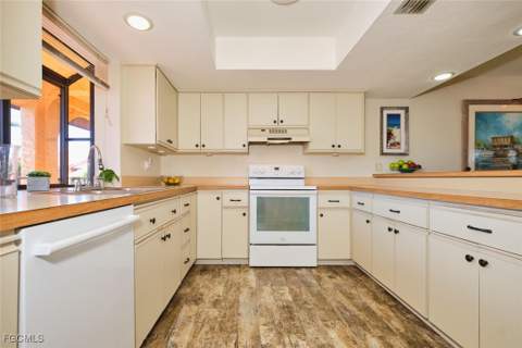 5510 SW 4th Pl 106, Cape Coral FL - photo 13 of 39