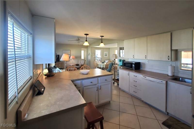 2 bedroom ManufacturedHome at 938 Lazy Ln, Lazy Days Mobile Village, North Fort Myers — photo 4