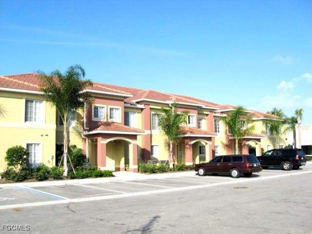 2 bedroom Townhouse at 12021 Rock Brook RUN 2105, TOWNHOMES AT STONEYBROOK, Fort Myers — photo 1
