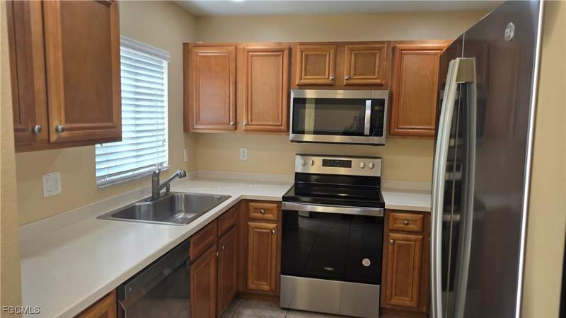 2 bedroom Townhouse at 12021 Rock Brook RUN 2105, TOWNHOMES AT STONEYBROOK, Fort Myers — photo 2