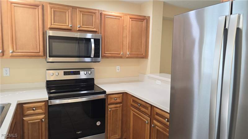 2 bedroom Townhouse at 12021 Rock Brook RUN 2105, TOWNHOMES AT STONEYBROOK, Fort Myers — photo 3
