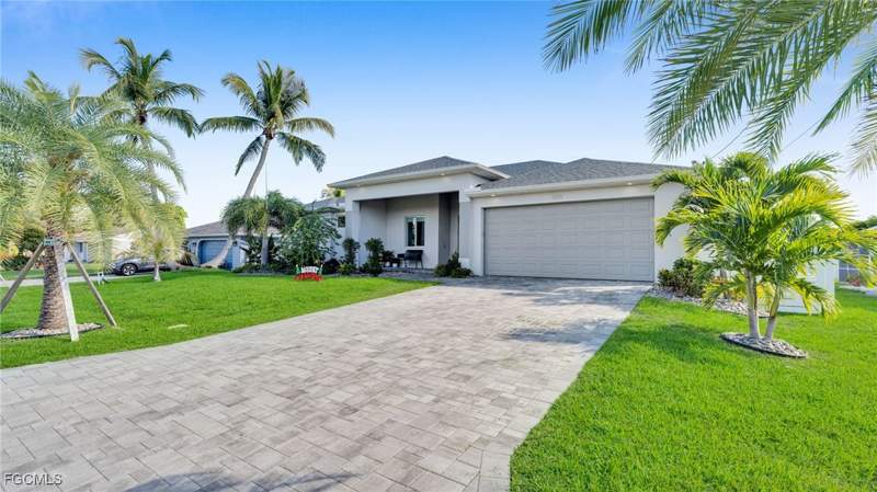 3 bedroom SingleFamilyResidence at 2214 SE 27th Ter, Cape Coral, Cape Coral — photo 2