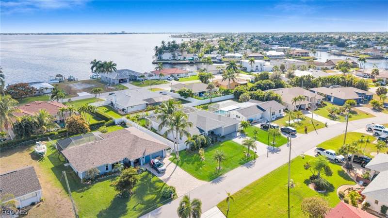 3 bedroom SingleFamilyResidence at 2214 SE 27th Ter, Cape Coral, Cape Coral — photo 5