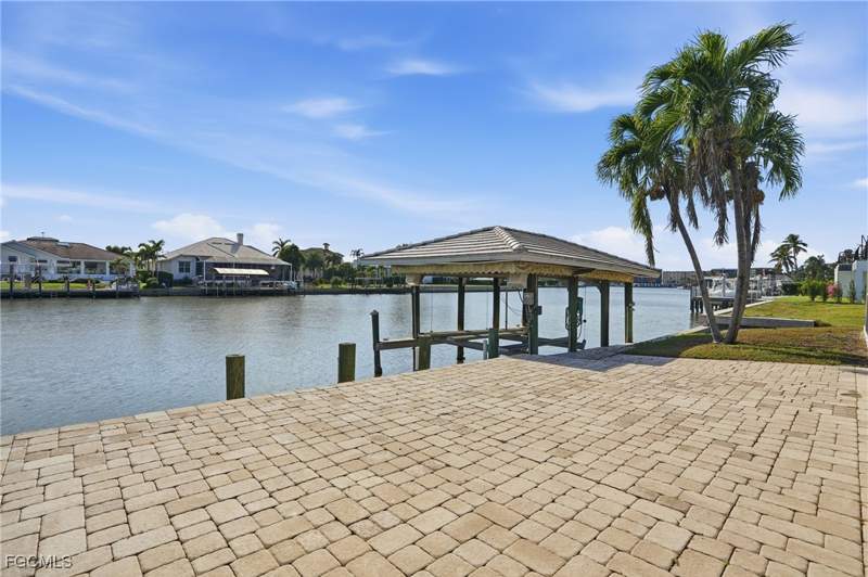 4 bedroom SingleFamilyResidence at 380 Conners Ave, Conners, Naples — photo 2