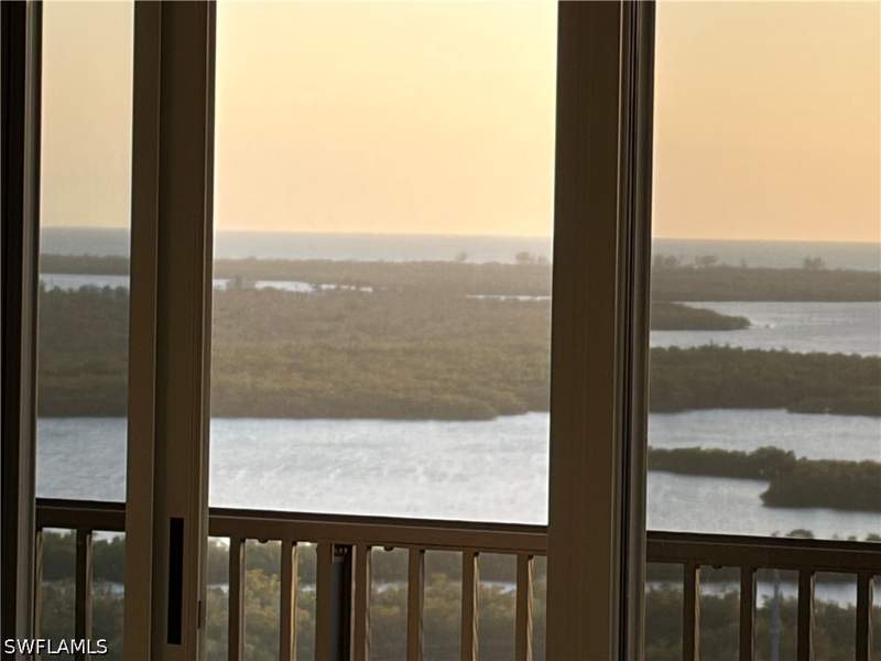 3 bedroom Condominium at 1065 Borghese Ln 1902, Serano, Naples — photo 3