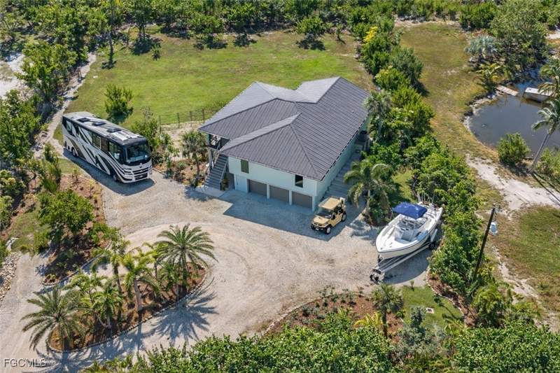 3 bedroom SingleFamilyResidence at 1211 Periwinkle WAY, PERIWINKLE TRAILER PARK, Sanibel — photo 2