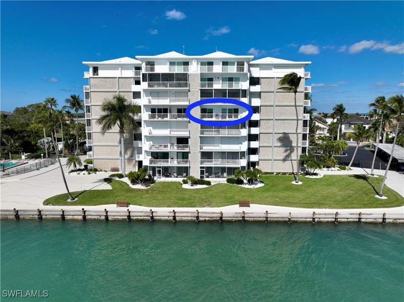 1 bedroom Condominium at 60 Pelican St W 505, Marco Towers, Naples — photo 2