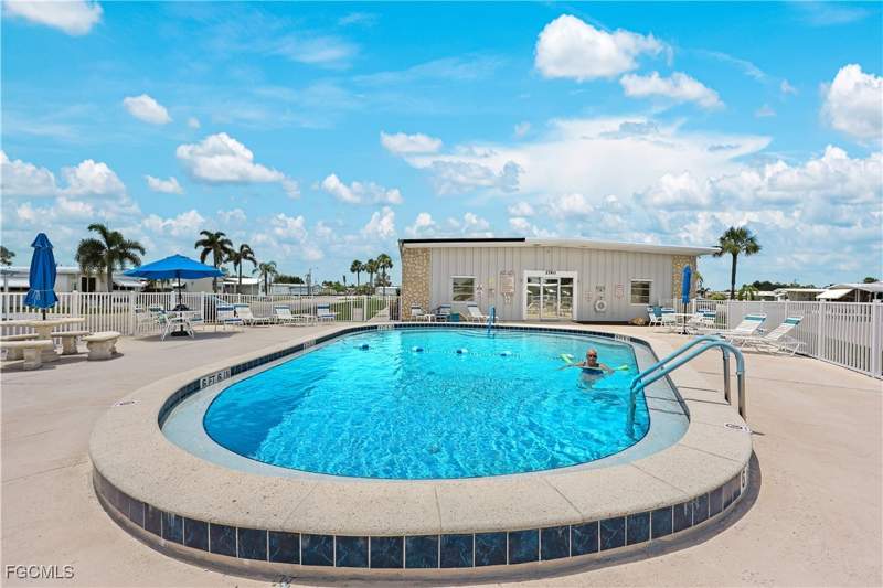 2 bedroom ManufacturedHome at 2797 Teakwood Blvd, Laurel Estates Mobile Home Vil, North Fort Myers — photo 2