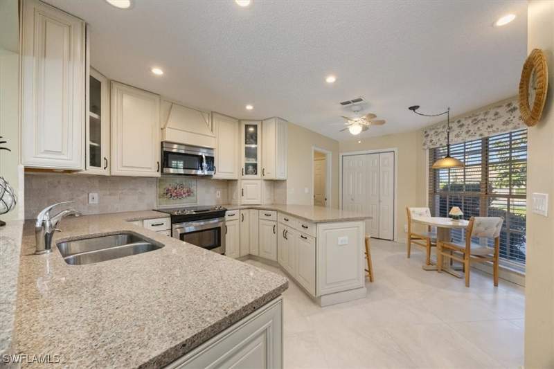 3 bedroom SingleFamilyResidence at 4198 Royal Wood Blvd, Royal Wood, Naples — photo 5