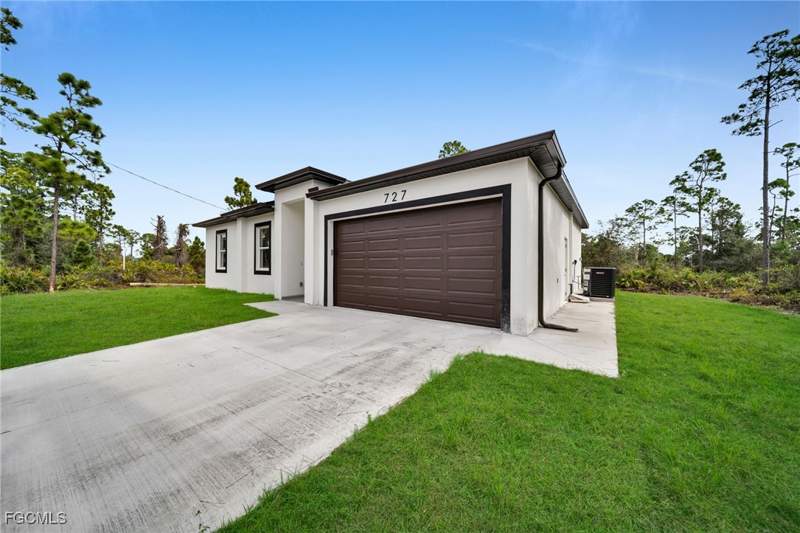 3 bedroom SingleFamilyResidence at 727 Santa Lucia Ave S, Lehigh Acres, Lehigh Acres — photo 2