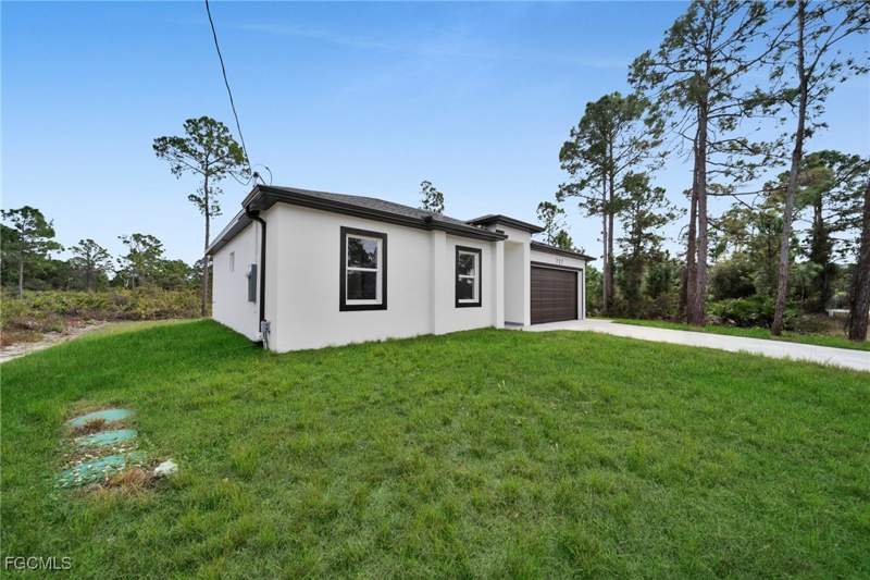 3 bedroom SingleFamilyResidence at 727 Santa Lucia Ave S, Lehigh Acres, Lehigh Acres — photo 4