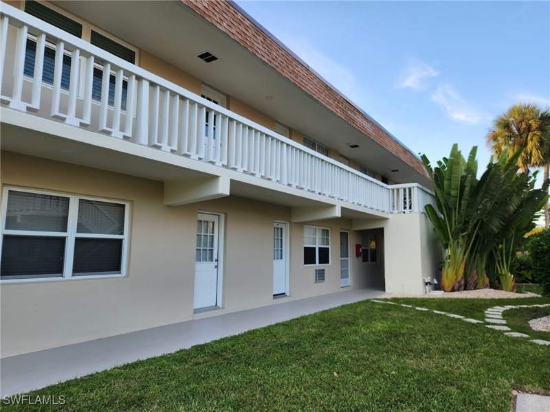  bedroom Condominium at 1062 Hartley Ave 203, Marco Manor Club, Marco Island — photo 4