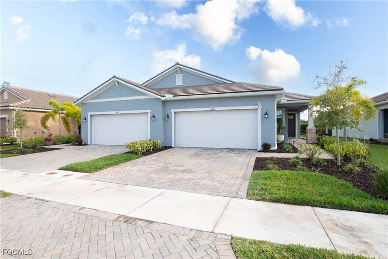 3 bedroom Attached at 10313 Bonavie Cove Dr, Bonavie Cove, Fort Myers — photo 2