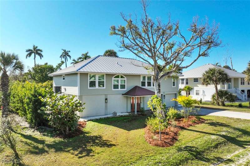 3 bedroom SingleFamilyResidence at 1890 Farm Trl, Island Woods, Sanibel — photo 3