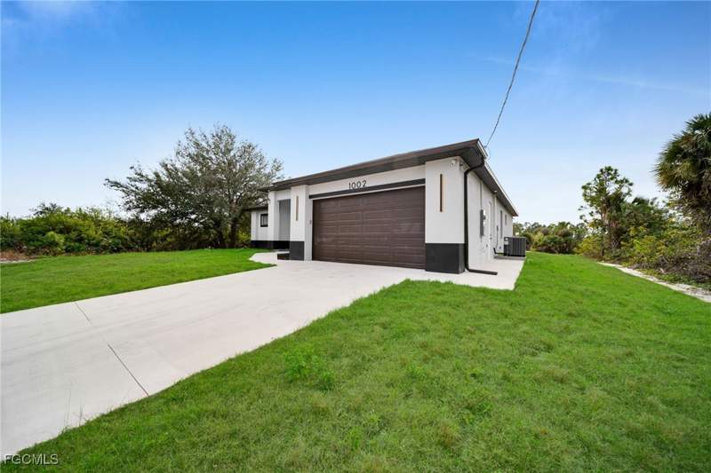 4 bedroom SingleFamilyResidence at 1002 Kanuga St E, Lehigh Acres, Lehigh Acres — photo 2