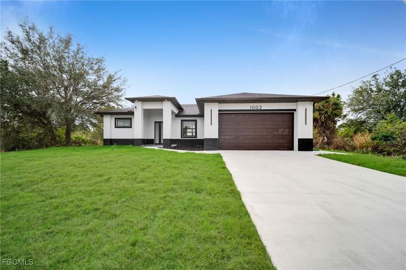 4 bedroom SingleFamilyResidence at 1002 Kanuga St E, Lehigh Acres, Lehigh Acres — photo 4