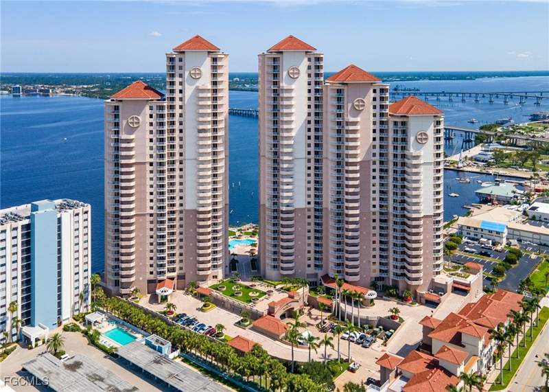 3 bedroom Condominium at 2090 W First St 1606, High Point Place, Fort Myers — photo 2