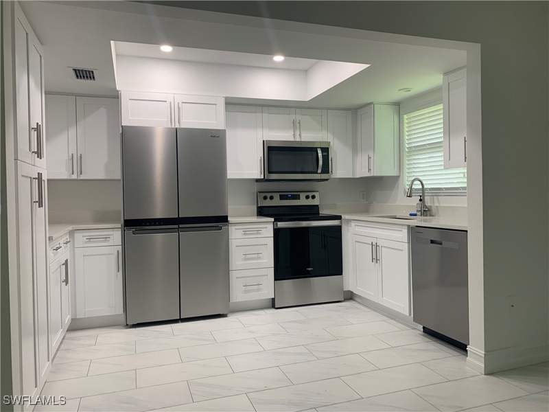 2 bedroom SingleFamilyResidence at 310 Carnaby Ct, Royal Arms Villas, Naples — photo 4