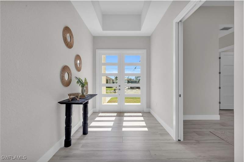 4 bedroom SingleFamilyResidence at 107 W Hilo St, Isles Of Capri, Naples — photo 2