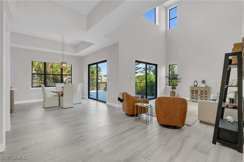 4 bedroom SingleFamilyResidence at 107 W Hilo St, Isles Of Capri, Naples — photo 3