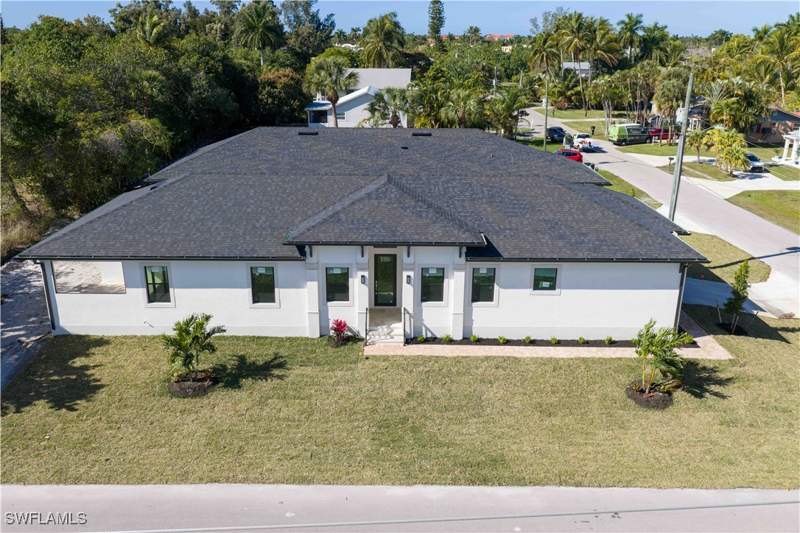 4 bedroom SingleFamilyResidence at 2480 Florida Ave, Sunset Homes, Naples — photo 4