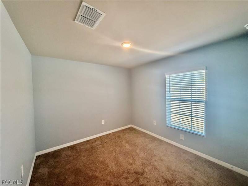 4 bedroom SingleFamilyResidence at 5013 Pinetree Cir, Labelle, Labelle — photo 4