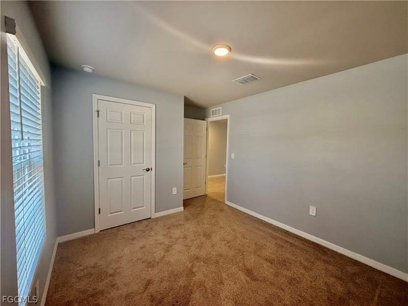 4 bedroom SingleFamilyResidence at 5013 Pinetree Cir, Labelle, Labelle — photo 5