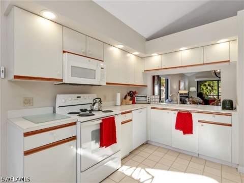 355 Bay Forest Dr 3A, Naples FL - photo 10 of 39