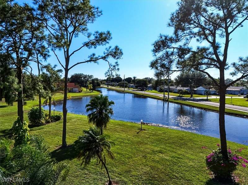 2 bedroom Attached at 2031 Pine Isle Ln 2031, Boca Ciega Manor, Naples — photo 4