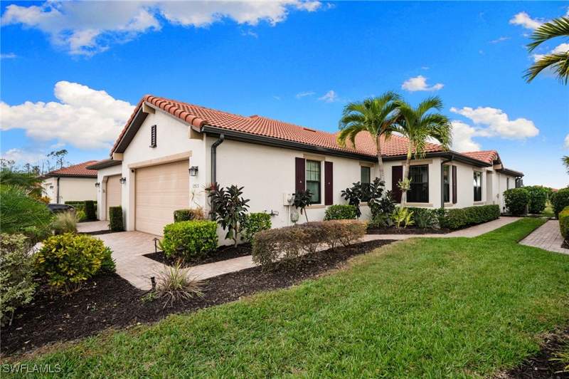 2 bedroom Attached at 1511 Oceania Dr S, Artesia, Naples — photo 2